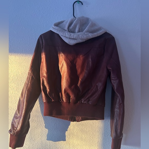 Leather jacket - Picture 3 of 3